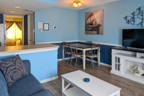 North Wildwood House | Coastal Condo w/Pool, 1 Block to Wildwood Beach!