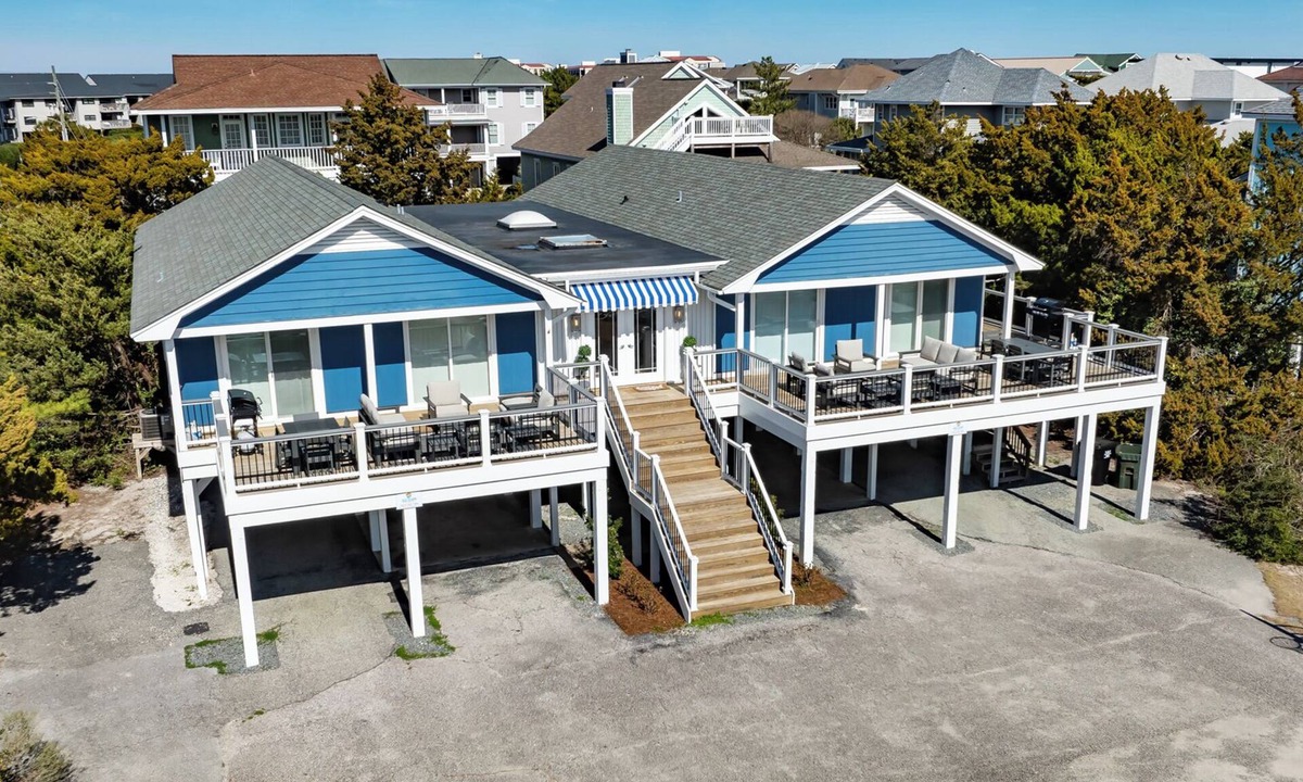 Shell Island House | Coastal Retreat – Expansive Decks, Elevator & Easy Beach Access