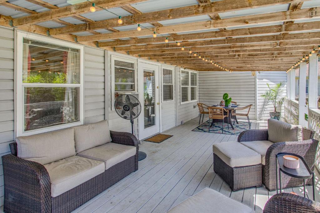 Hampstead House | Coastal Retreat in Hampstead + Private Deck & Yard