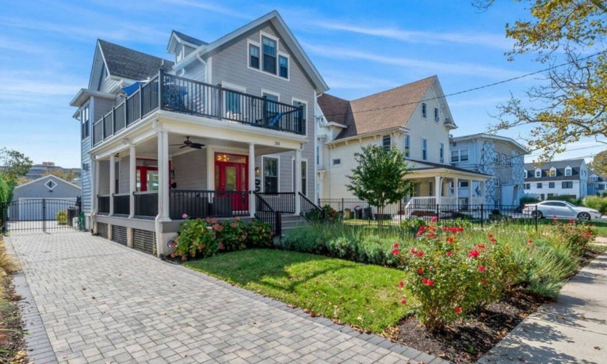 Asbury Park Apartment | Coastal Retreat in N.E. Asbury, Two blocks to ocean. STR2600925