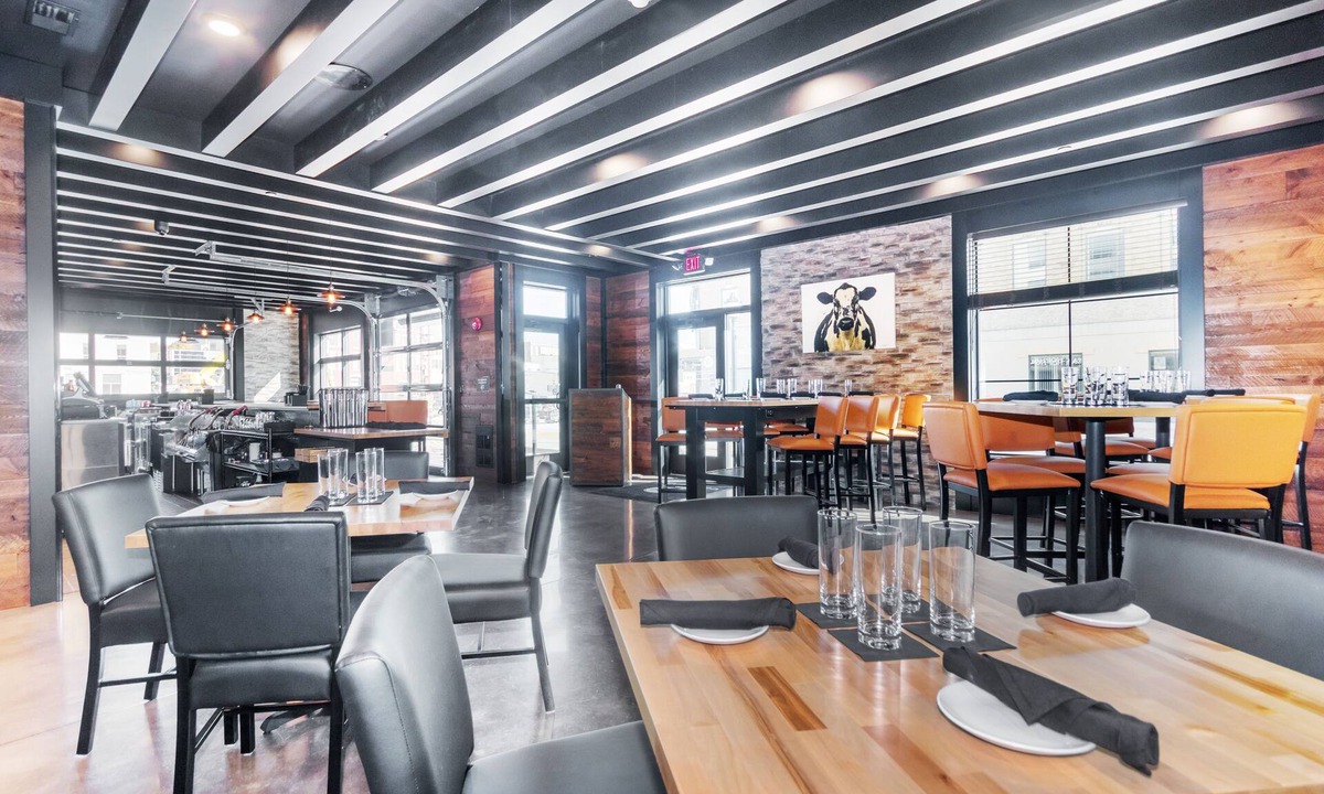 Janesville Hotel | Cobblestone Hotel and Suites Janesville