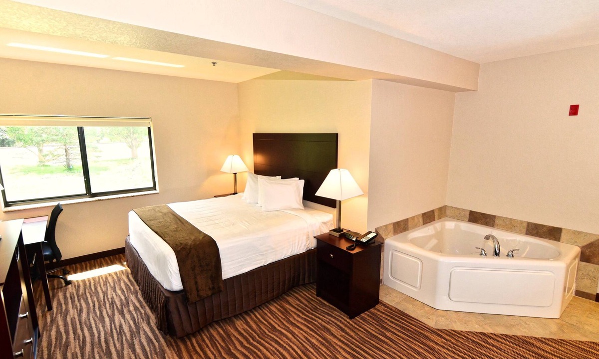 Clarion Hotel | Cobblestone Inn & Suites - Clarion