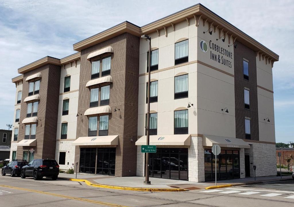 Menomonie Hotel | Cobblestone Inn & Suites - Menomonie/UW-Stout