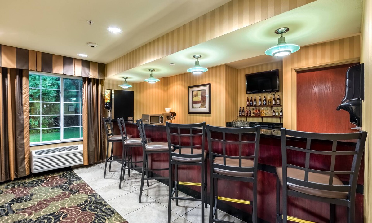 Vinton Hotel | Cobblestone Inn & Suites - Vinton