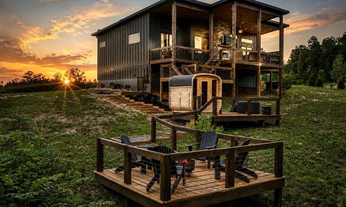 Talking Rock Cabin | Cold Plunge, Sauna, Hot Tub, Vineyards & More