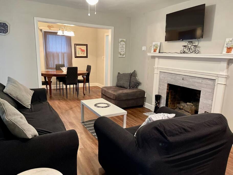 Elizabeth City House | Comfort by The University & Waterfront