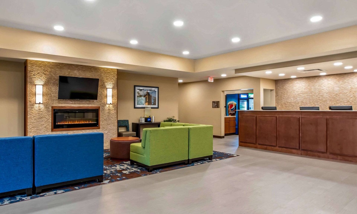 Ames Hotel | Comfort Inn and Suites Ames near ISU Campus