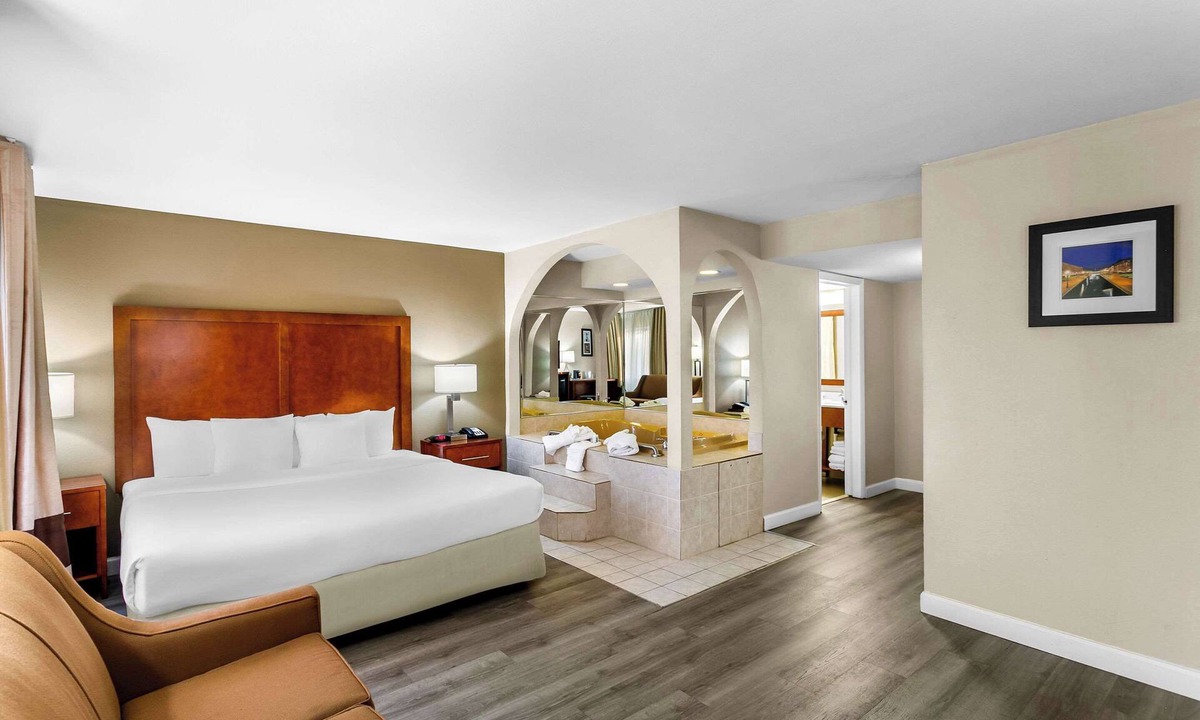 Frederick Hotel | Comfort Inn Red Horse Frederick
