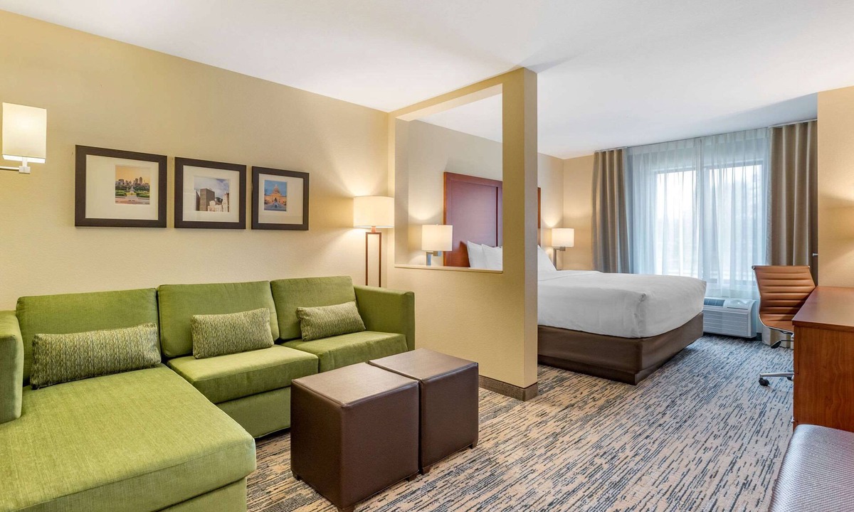 West Des Moines Hotel | Comfort Inn & Suites West Des Moines