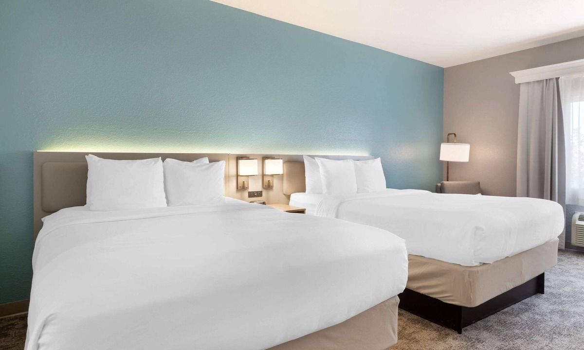 Quad Cities Hotel | Comfort Inn & Suites Davenport - Quad Cities