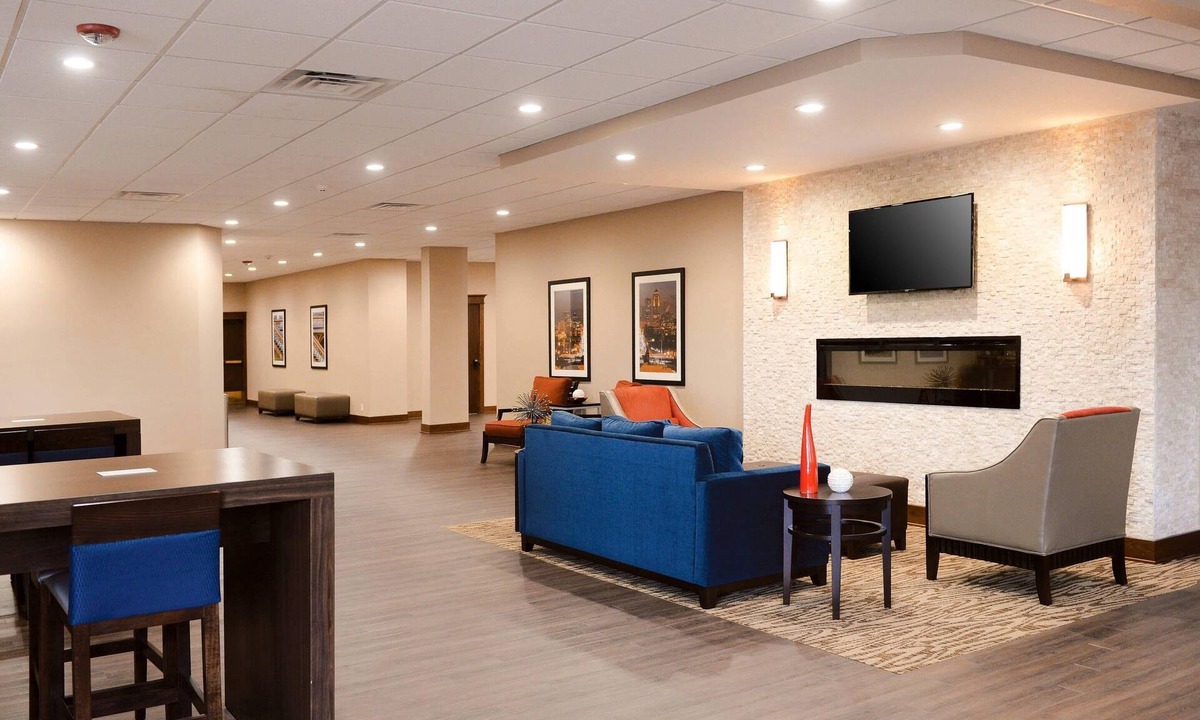 Downtown Des Moines Hotel | Comfort Inn & Suites Event Center