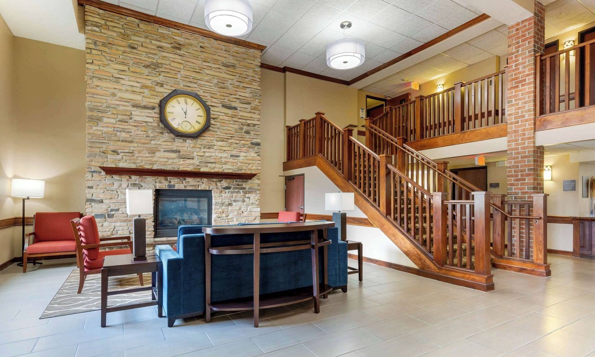 Milford Hotel | Comfort Inn & Suites Milford