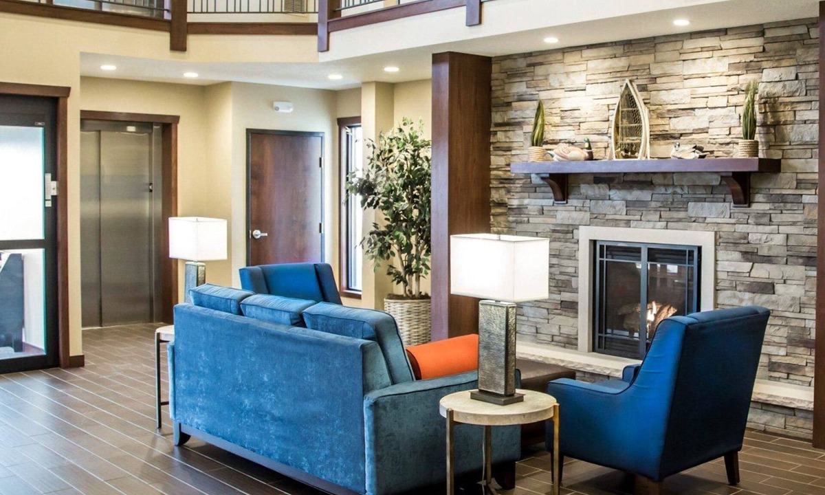 Le Claire Hotel | Comfort Inn & Suites Riverview near Davenport and I-80