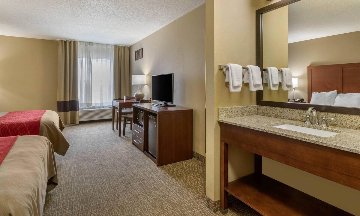Walcott Hotel | Comfort Inn Walcott near Davenport