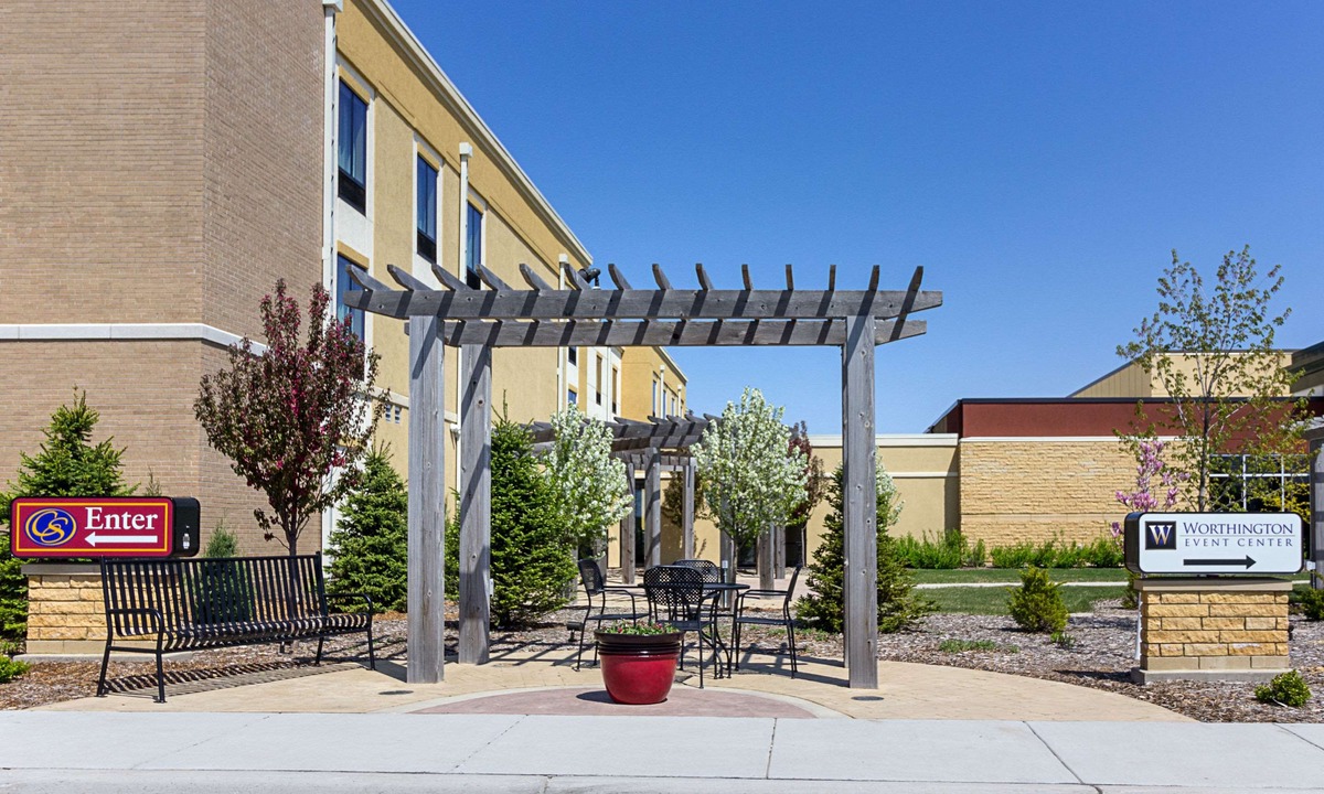 Worthington Hotel | Comfort Suites & Conference Center Worthington