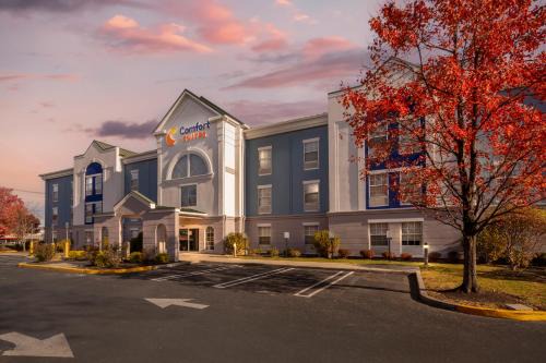 East Brunswick Hotel | Comfort Suites East Brunswick - South River