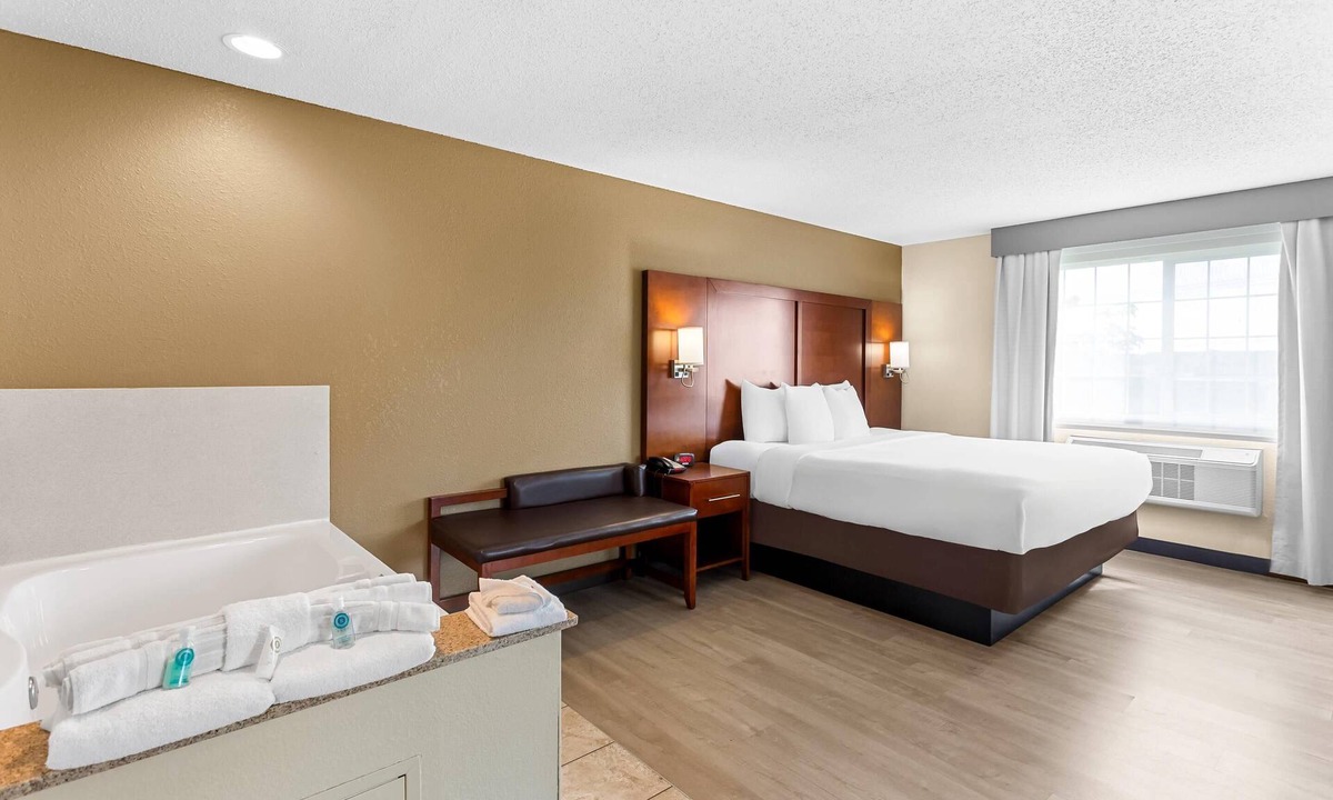 Grayslake Hotel | Comfort Suites Grayslake near Libertyville North