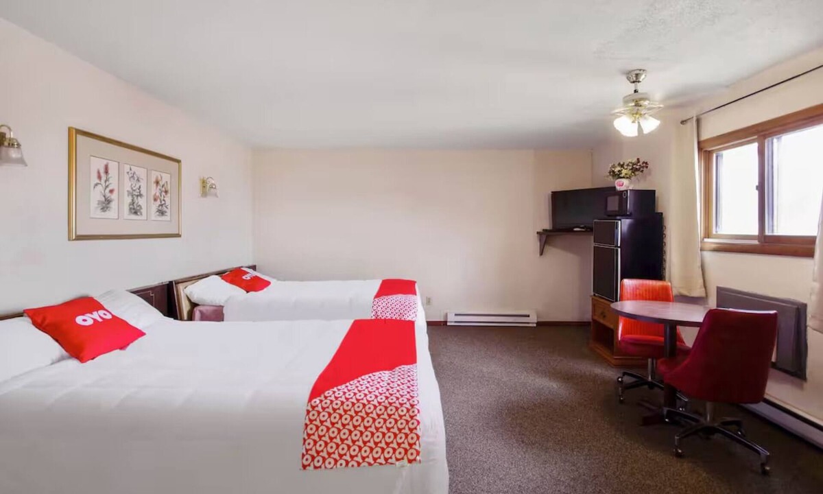 Cheyenne Wells Hotel | Comfortable + Affordable Room for Road Trips + Relaxation