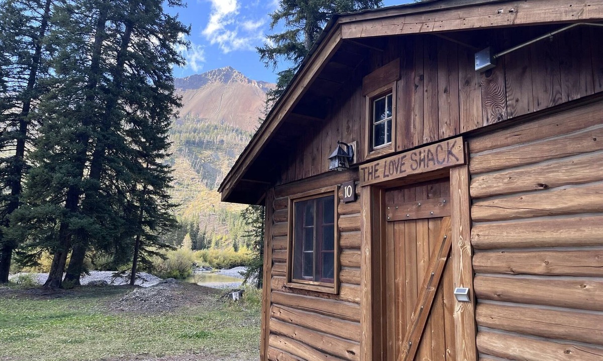 Cooke City-Silver Gate Cabin | Comfortable Cabin next to Yellowstone National Park