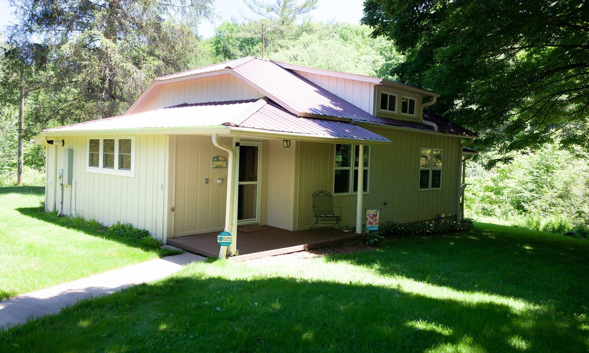 Jefferson Cottage | COMFORTABLE, HOMEY, FULLY RENOVATED MOUNTAIN COUNTRY COTTAGE