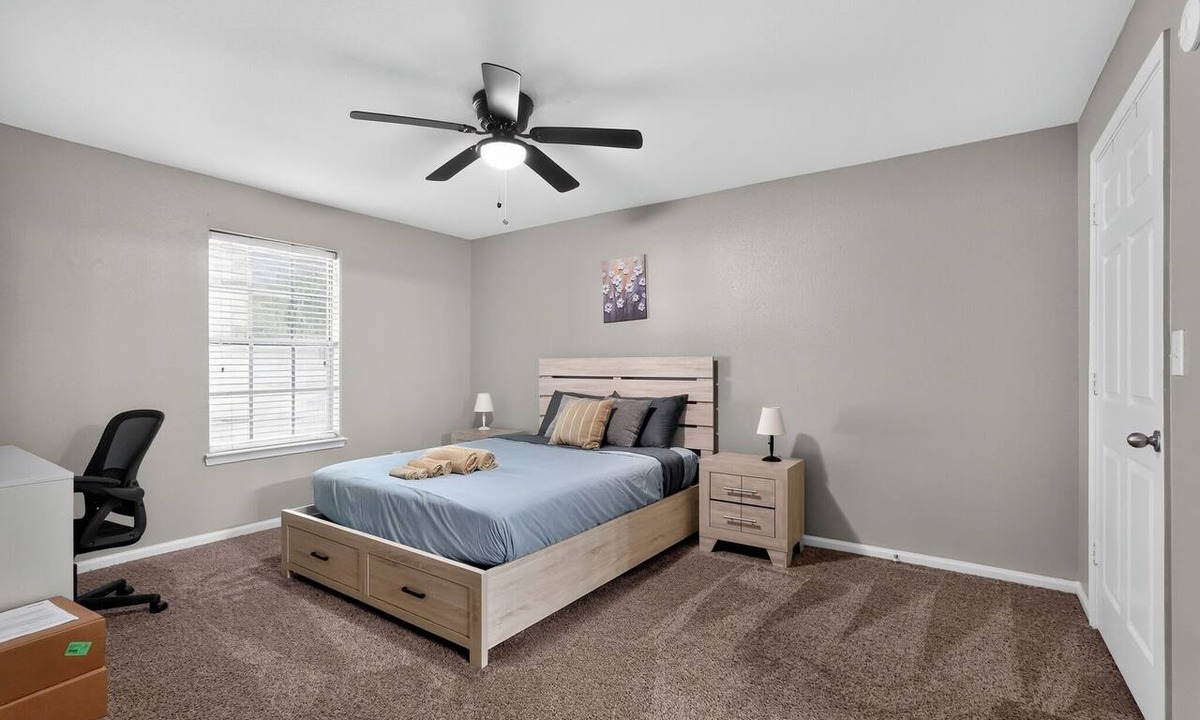 Voth Apartment | Comfortable Kingsgate 2BR