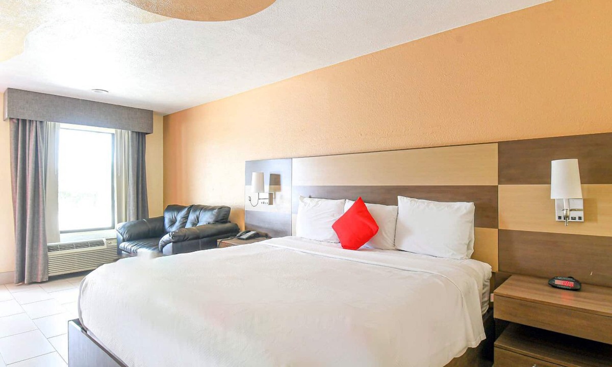 Shenandoah Hotel | Comfortable Room with All Essentials - Your Relaxing Haven, Free Parking
