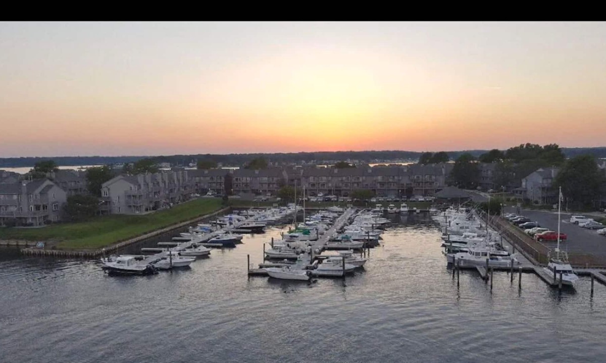 Belmar Boat Rental | Comfy and Quaint Sabre Sailboat