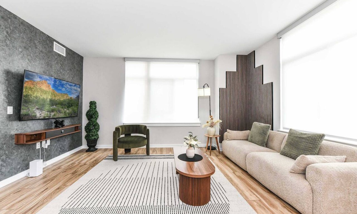 Crystal City Apartment | Contemporary 2BR with Gym, Parking & Rooftop Views