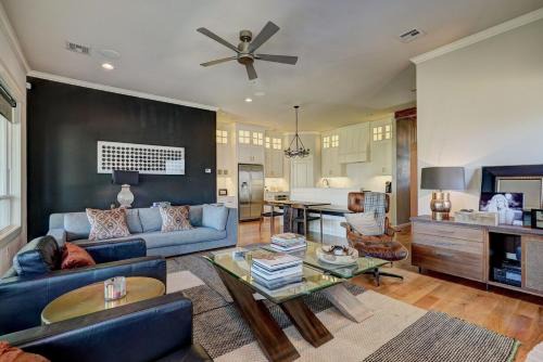 Edmond Villa | Contemporary 3B 2B Luxuriously Furnished Home