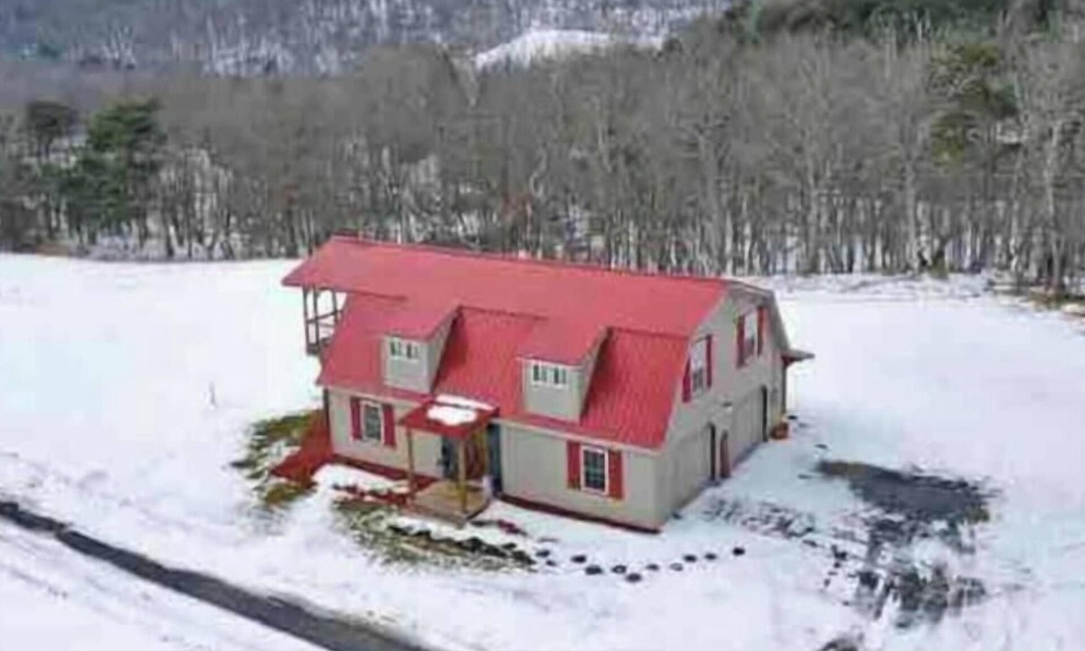 Wardensville House | Converted barn with great views, hottub, pool table, shuffleboard & firepit.
