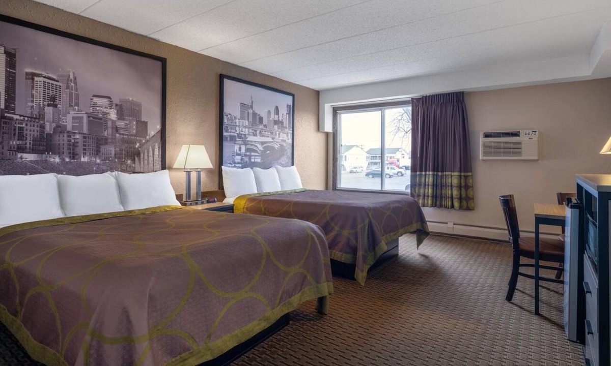 Owatonna Hotel | Coratel Inn & Suites by Jasper Owatonna - Comfort 2 Queen Bed NS
