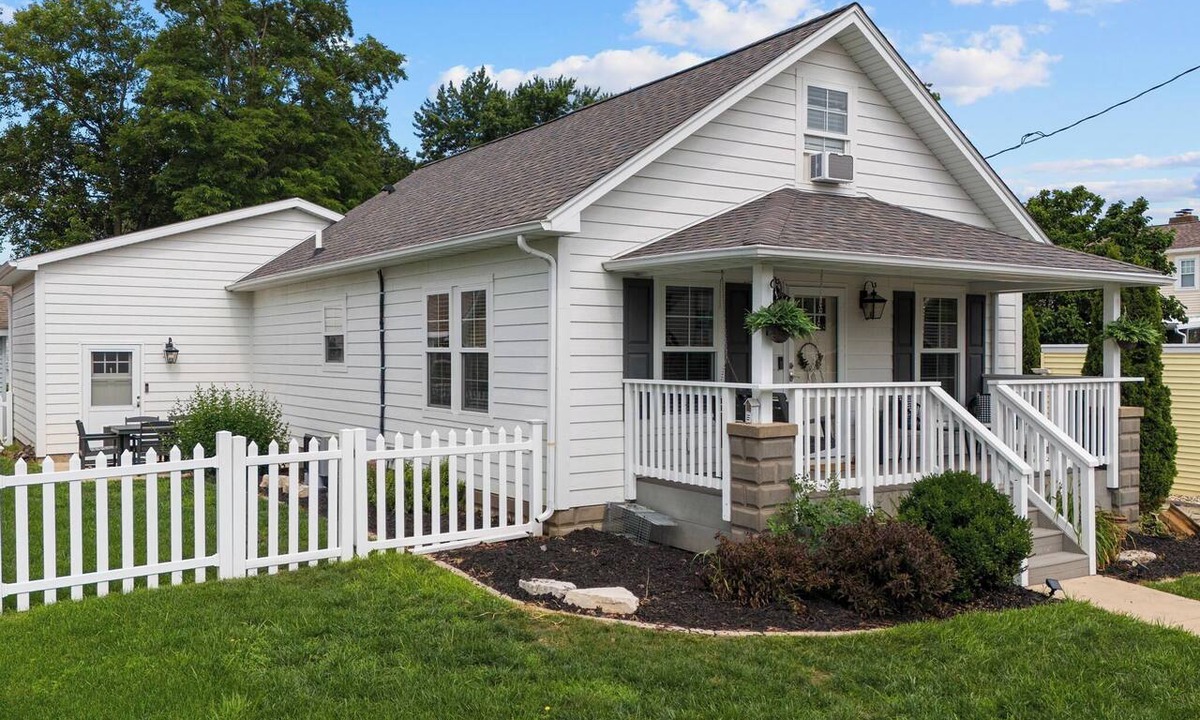 Peoria Heights House | Cottage on Columbus