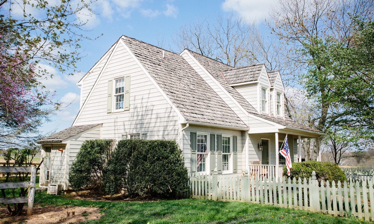 Blue Ridge House | Country Cottage on 1700’s Horse Farm/Wedding Venue