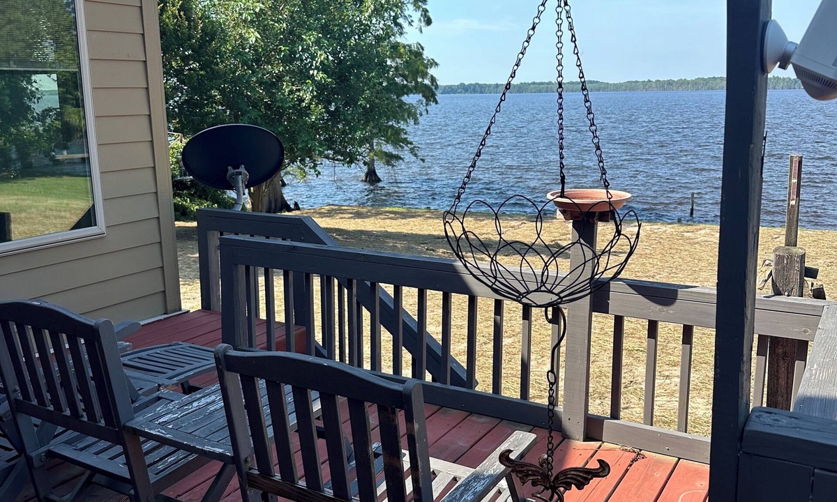 Durants Neck House | Country Flair Living on the Perquimans River - 5 bedrooms, 3 baths