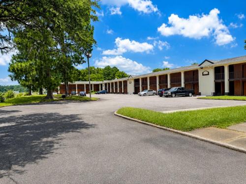 Franklin Hotel | Country Host Inn