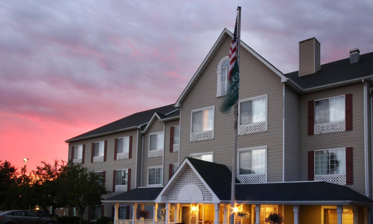 Quad Cities Hotel | Country Inn & Suites by Radisson, Davenport, IA