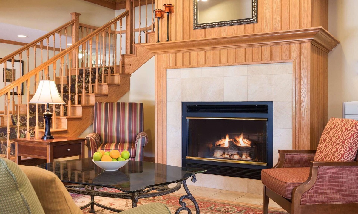Quad Cities Hotel | Country Inn & Suites by Radisson, Davenport - Quad Cities