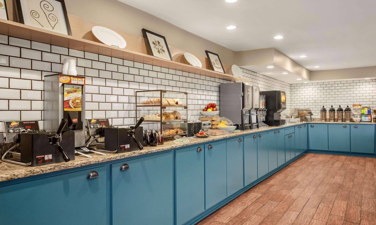 Ames Hotel | Country Inn & Suites by Radisson, Ames, IA