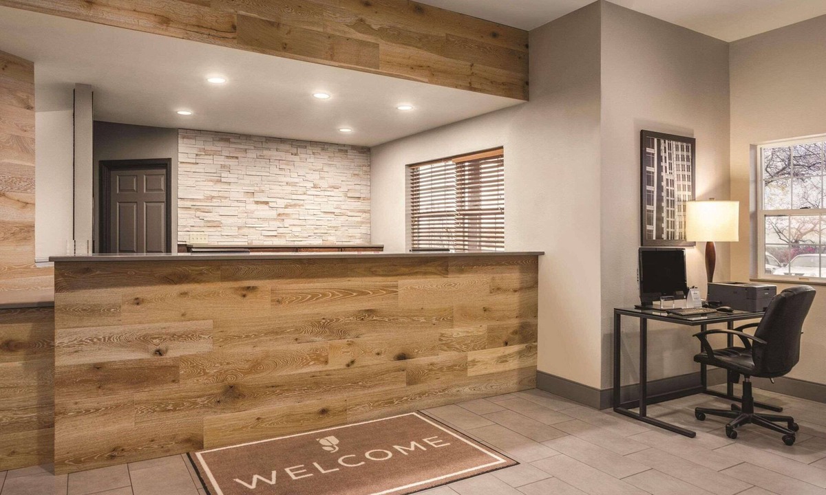 Dakota Dunes Hotel | Country Inn & Suites by Radisson, Dakota Dunes, SD