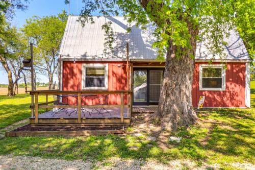Chapman House | Countryside Escape 14 Mi to Milford & Geary Lakes!
