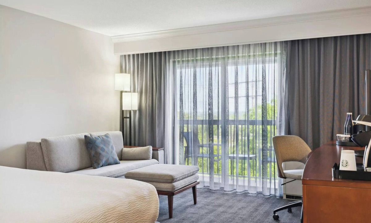 Williston South Hotel | Courtyard by Marriott Burlington Williston