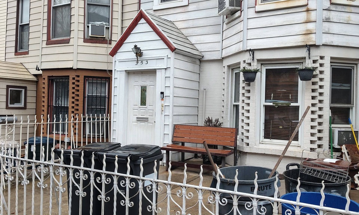 Brooklyn Apartment | Cozy 1-bedroom apartment in charming Brooklyn with AC