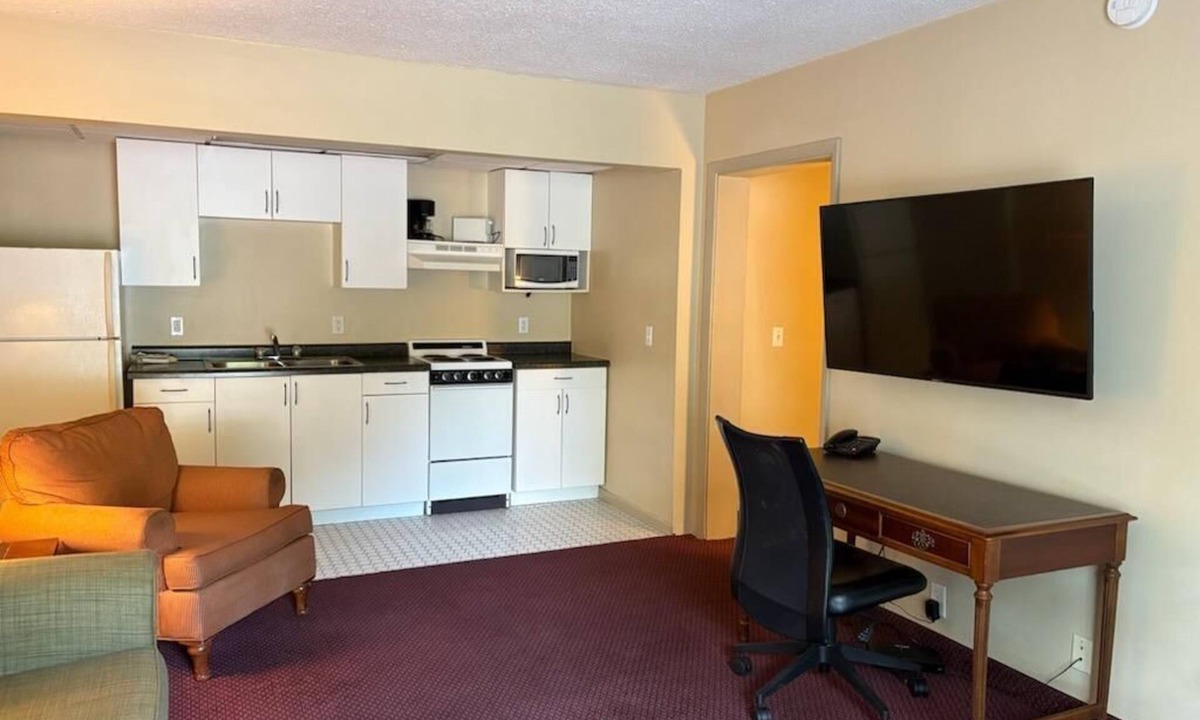 Ottumwa Hotel | Cozy 1-bedroom apartment in downtown Ottumwa