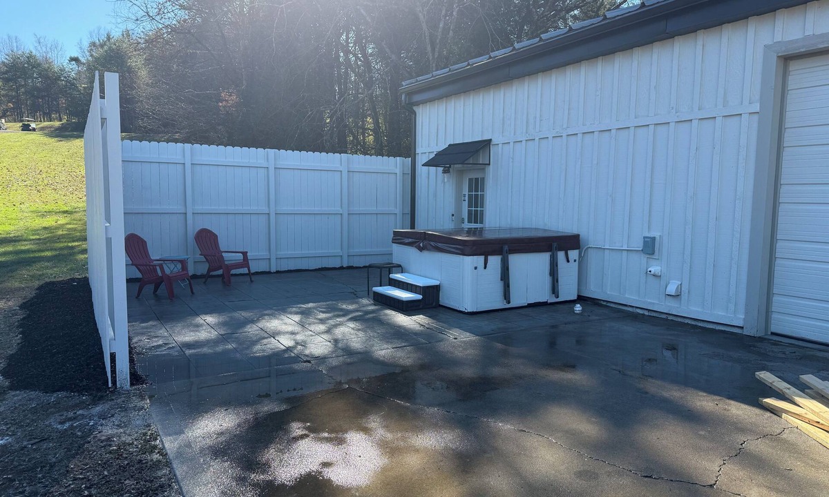 Loudon Apartment | Cozy 1-bedroom apartment in lovely Loudon with hot tub