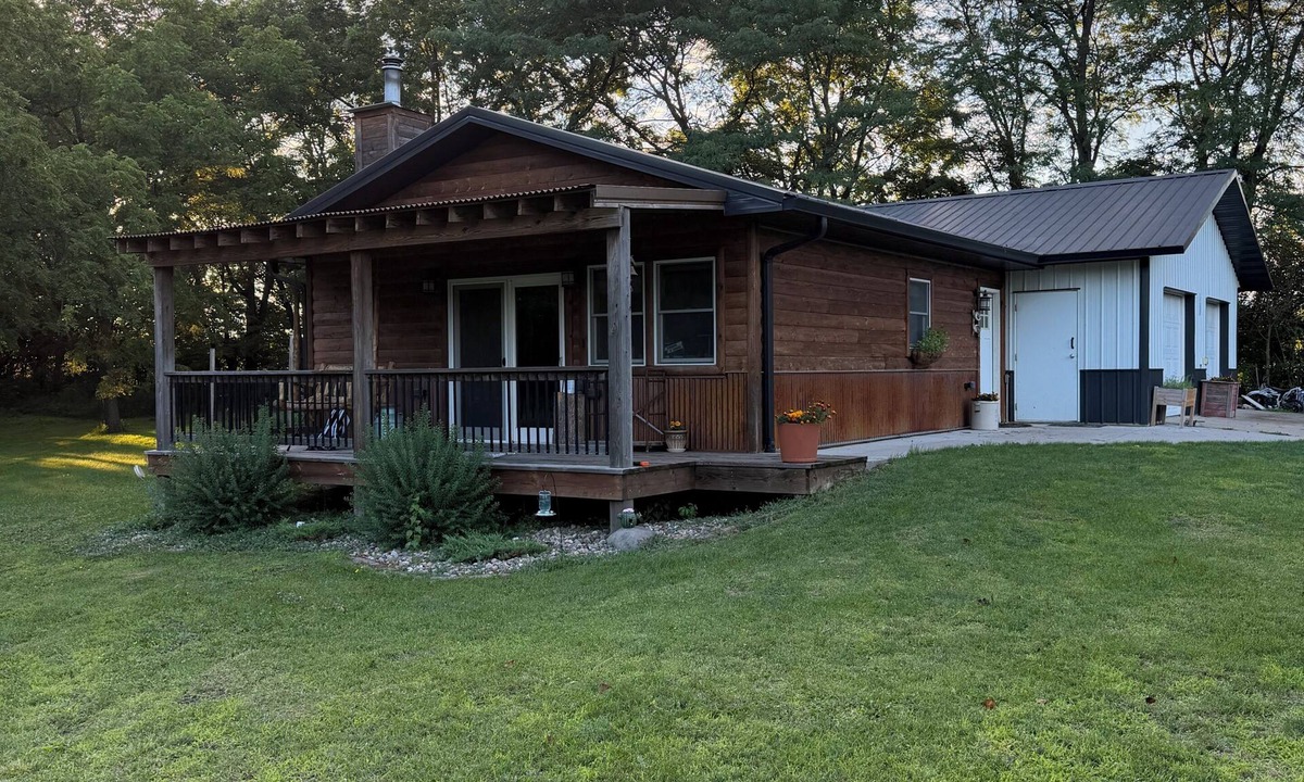 Berwick Cabin | Cozy 1-bedroom cabin in lovely Bondurant with a view