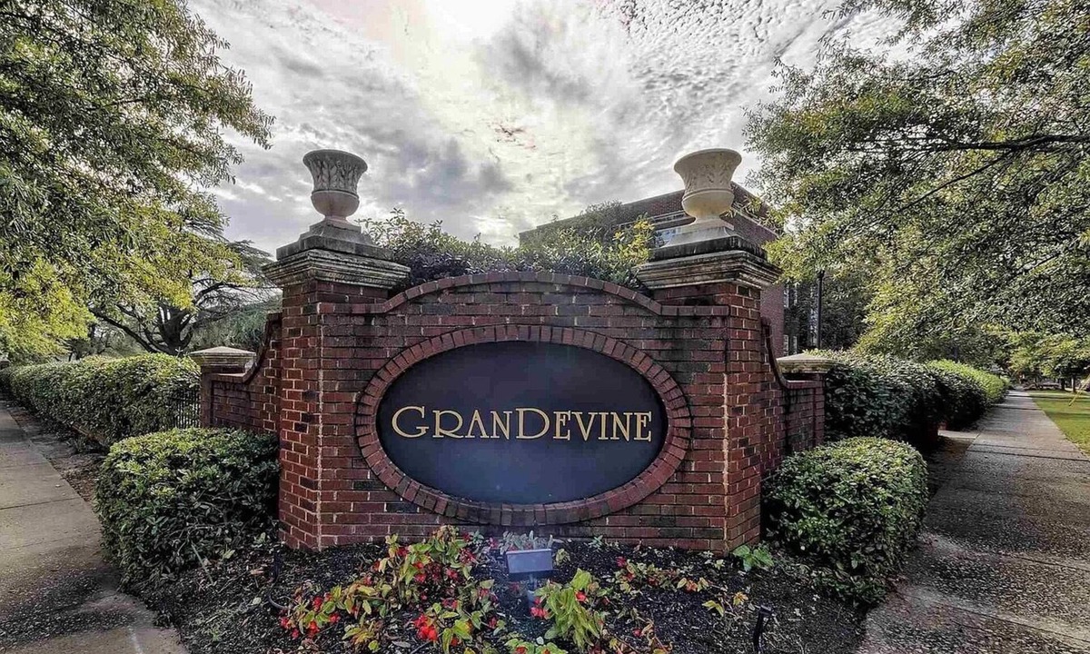 Shandon Condo | Cozy 1-bedroom condo in Old Shandon steps from Devine St.