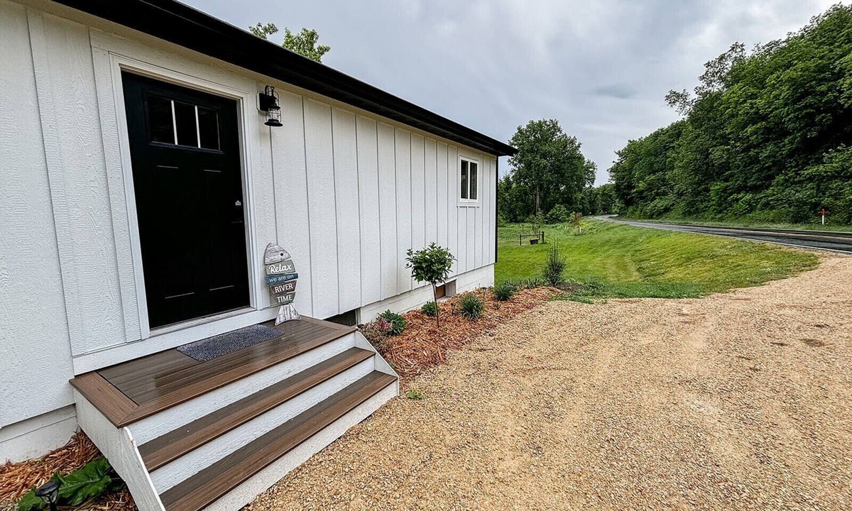 Maiden Rock Cottage | Cozy 2-bedroom cottage in charming Maiden Rock. Sleeps up to 8 guests.