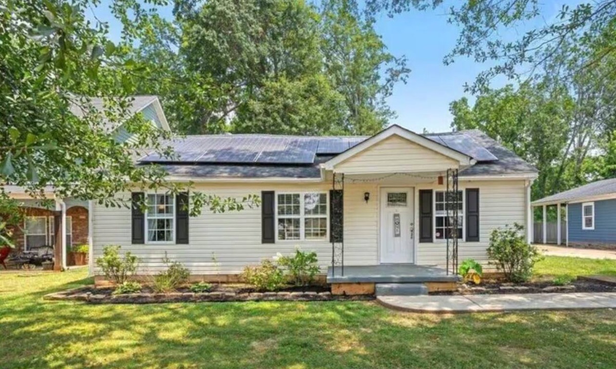 Simpsonville House | Cozy 2-bedroom house in marvelous Simpsonville with AC and gym