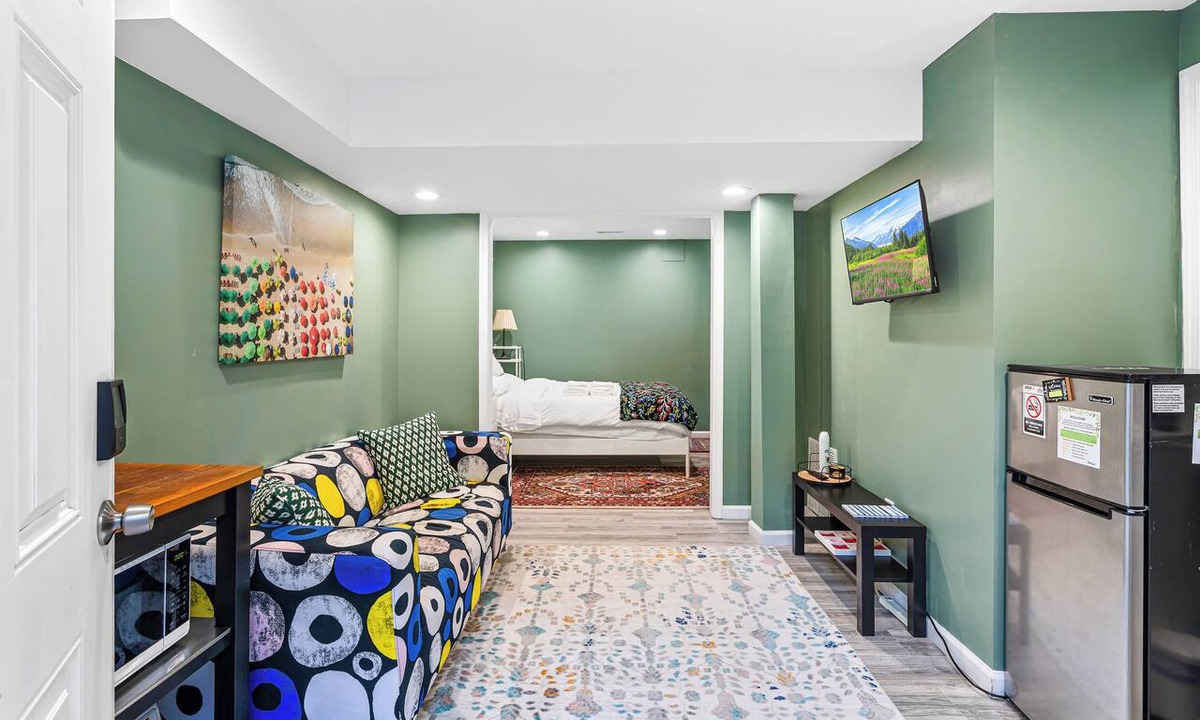 Montclair House | Cozy 2-bedroom house in peaceful Woodbridge with AC