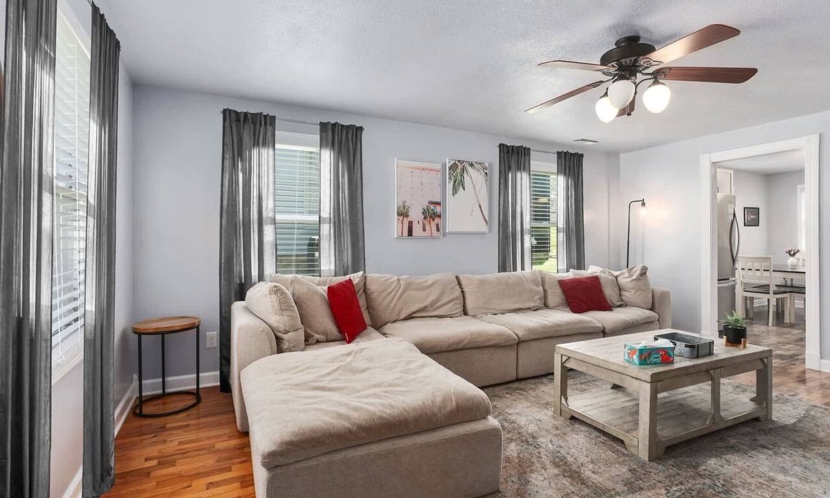 Warrensburg House | Cozy 2 Bedroom KingBeds Sleeps 5 Warrensburg